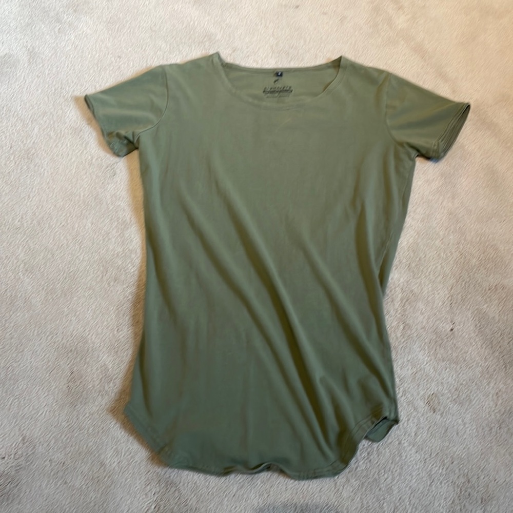 Alphalete scoop neck Tee (muscle fit)